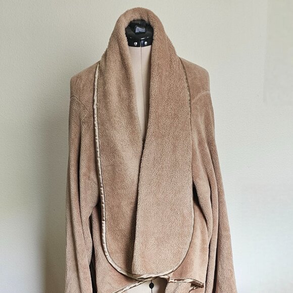 Brookstone NAP Comfy Ultra Plush Oversized Blanket with Sleeves - Picture 2 of 11